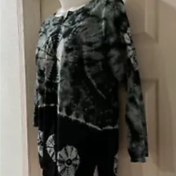 La La 3/4 Sleeve Tie Dye Embellish Blouse Size Medium - Picture 2 of 5